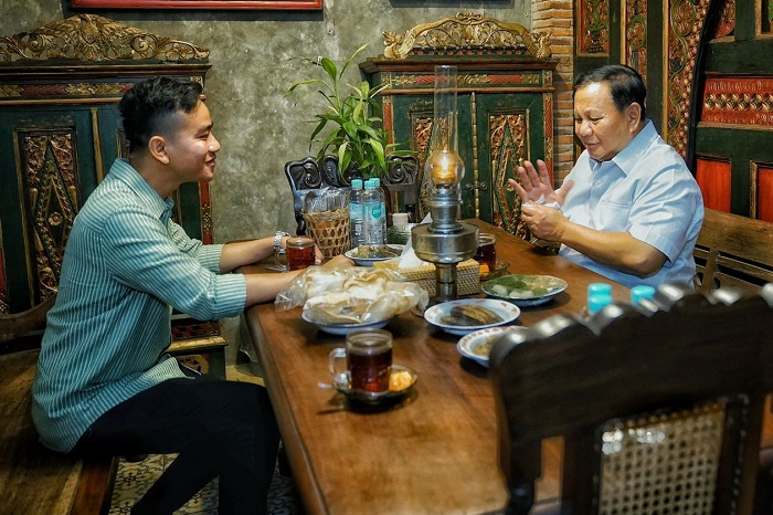 Ketua Umum Partai Gerindra Prabowo Subianto bersama Wali Kota Solo Gibran Rakabuming. (Dok. Tim Media Prabowo Subianto)