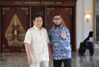 Menteri Pertahanan Prabowo Subianto bersama Podcaster konten bisnis Deryansha Azhary. (Dok. Tim Prabowo Subianto)