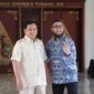 Menteri Pertahanan Prabowo Subianto bersama Podcaster konten bisnis Deryansha Azhary. (Dok. Tim Prabowo Subianto)