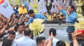 Prabowo Subianto dan Gibran Rakabuming Raka mendaftar ke Komisi Pemilihan Umum (KPU) RI sebagai peserta Pilpres 2024 dengan menggunakan kendaraan taktis (rantis) Maung. Dok. Instagram.com/@golkar.indonesia