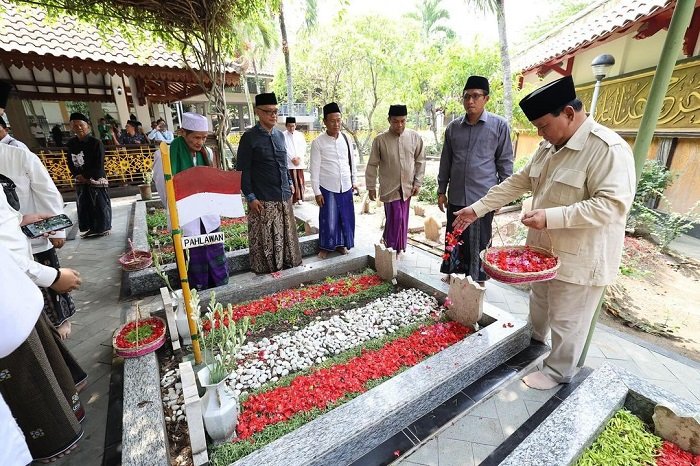 Calon presiden dari Koalisi Indonesia Maju (KIM) Prabowo Subianto mengunjungi Pondok Pesantren Tebuireng di Jombang, Jawa Timur. (Indtagram.com/@Prabowo)