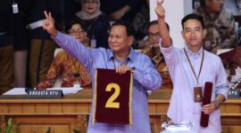 Pasangan Capres Koalisi Indonesia Maju Prabowo Subianto dan cawapres Gibran Rakabuming Raka di Pengundian dan Penetapan nomor urut Capres dan Cawapres di kantor KPU. (Dok. TKN Prabowo Gibran)  