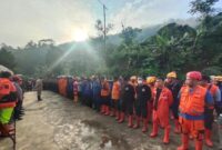 Korban atas peristiwa tanah longsor yang terjadi di Kampung Cipondok Kabupaten Subang. (Facebook.com/@Badan Nasional Penanggulangan Bencana)  