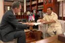 Duta Besar (Dubes) Inggris untuk Indonesia Dominic Jermey mengucapkan selamat kepada calon presiden Prabowo Subianto. (Dok. Tim Media Prabowo)