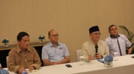 Ketua Tim Kampanye Nasional (TKN) Prabowo-Gibran, Rosan Roeslani dan Wakil Ketua TKN, Habiburokhman dalam konferensi pers. (Dok. TKN Prabowo-Gibran)