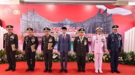 Menteri Pertahanan Prabowo Subianto menerima penganugerahan jenderal bintang 4 dari Presiden Joko Widodo. (Dok. Tim Media Prabowo)

