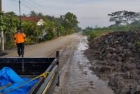 Luapan air yang merendam pemukiman warga, sedikitnya wilayah 3 RT, di Desa Bantarsari, kecamatan Bantarsari, Kabupaten Cilacap mulai surut, Sabtu (2/3/2024). (Dok. BPBD Kabupaten Cilacap)  