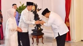 Menteri Pertahanan yang juga presiden terpilih 2024-2029 Prabowo Subianto bersama presiden Joko Widodo di hari kedua perayaan Idulfitri 1445 H. (Dok. Tim Media Prabowo)