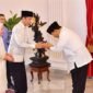 Menteri Pertahanan yang juga presiden terpilih 2024-2029 Prabowo Subianto bersama presiden Joko Widodo di hari kedua perayaan Idulfitri 1445 H. (Dok. Tim Media Prabowo)