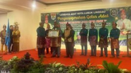 Wamenaker RI mendapat gelar adat dari Lembaga Adat Kota Lubuklinggau