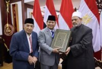 Menteri Pertahanan (Menhan) RI Prabowo Subianto menerima kunjungan dari Grand Syekh atau Imam Besar Al Azhar Mesir, Ahmed Al Tayeb di Kementerian Pertahanan. (Dok. Tim Media Prabowo)