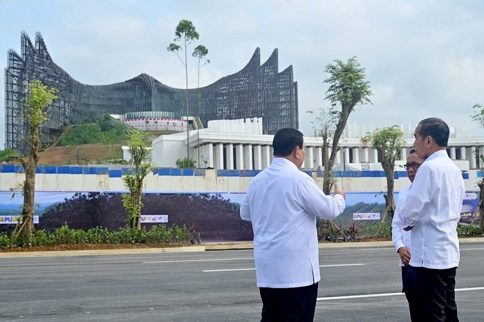 Rapat perdana Sidang Kabinet bersama Jokowi beserta menteri Kabinet Indonesia Maju di IKN, Kalimantan Timur. (Dok. Tim Media Prabowo)