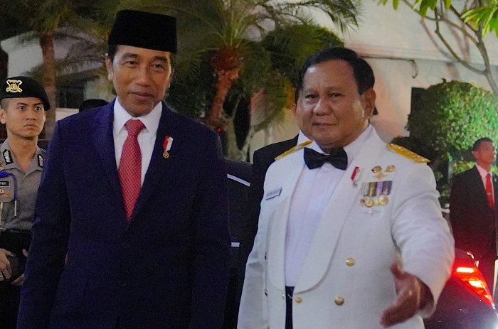 Presiden RI Joko Widodo bersama Menteri Pertahanan sekaligus presiden RI terpilih Prabowo Subianto. (Dok. setkab.go.id)