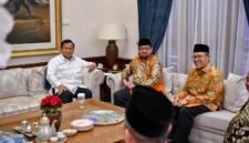 Presiden terpilih sekaligus Ketua Umum Partai Gerindra Prabowo Subianto menerima kedatangan Majelis Syuro Partai Keadilan Sejahtera Dr. Salim Segaf Aljufri. (Instagram.com @aheryawan)  