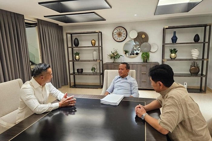 Menteri ESDM Bahlil Lahadalia mempertemukan Ketua Umum Kadin Indonesia 2021-2026 Arsjad Rasjid, dan Ketua Umum Kadin hasil Munaslub 2024 Anindya Bakrie. (Instagram.com @bahlillahadalia)