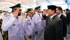 Presiden RI Prabowo Subianto dalam acara Pelantikan Kepala Daerah, Gubernur dan Walikota di Istana Negara, Jakarta. (Facebook.com @Setkab RI)

