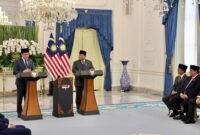 Presiden RI Prabowo Subianto dan PM Malaysia Anwar Ibrahim menyampaikan komitmen kerja sama dagang dan sikap atas Gaza di Istana Merdeka. (Dok. Tim Media Prabowo).

