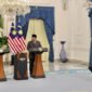 Presiden RI Prabowo Subianto dan PM Malaysia Anwar Ibrahim menyampaikan komitmen kerja sama dagang dan sikap atas Gaza di Istana Merdeka. (Dok. Tim Media Prabowo).

