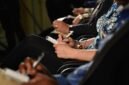 Jurnalis ekonomi menyiapkan liputan acara perusahaan dengan fokus pada data konkret. (Pixabay.com/difisher)

