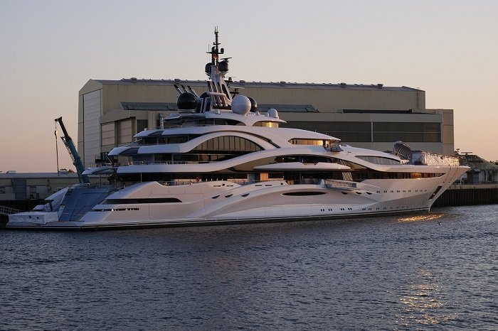 Kapal pesiar Azimut 43 Atlantis, kini terseret kasus dugaan korupsi. (Pixabay.com/wasi1370)