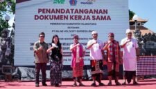 RVE Trans bersama Pemerintah Kabupaten Klungkung menandatangani Nota Kesepahaman (MoU) untuk mendorong transformasi Nusa Penida menuju pulau hijau dan bebas emisi pada 2027. (Dok. PT RVE Trans)