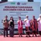 RVE Trans bersama Pemerintah Kabupaten Klungkung menandatangani Nota Kesepahaman (MoU) untuk mendorong transformasi Nusa Penida menuju pulau hijau dan bebas emisi pada 2027. (Dok. PT RVE Trans)